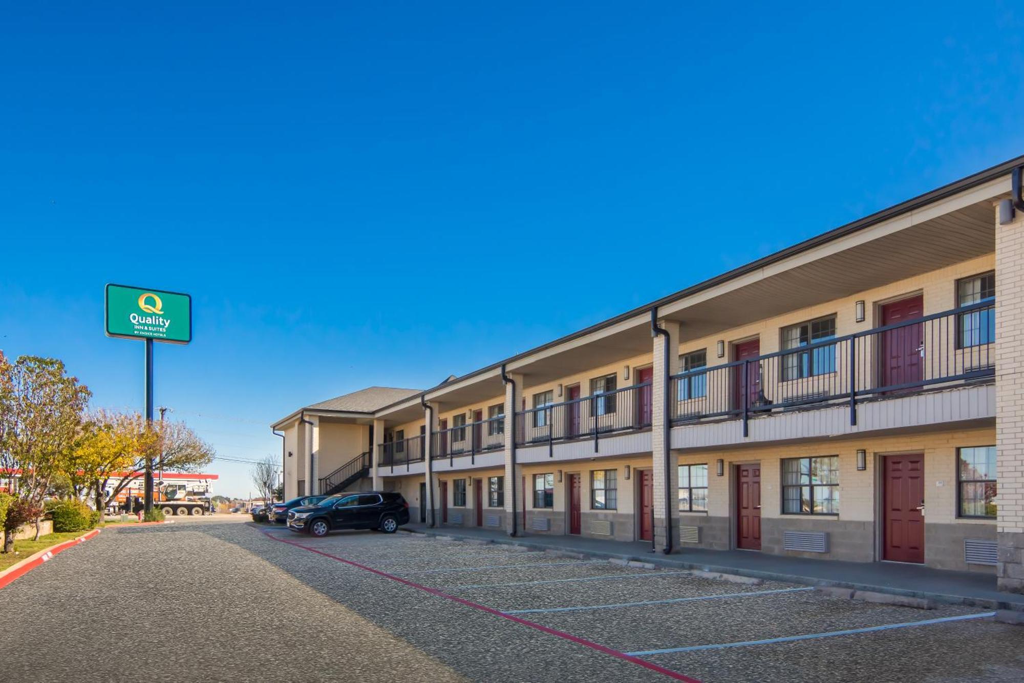 Quality Inn & Suites Weatherford Exterior photo
